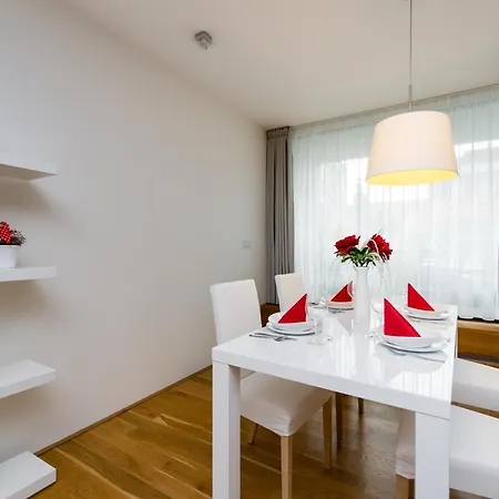 Aparthotel Empirent Karlin