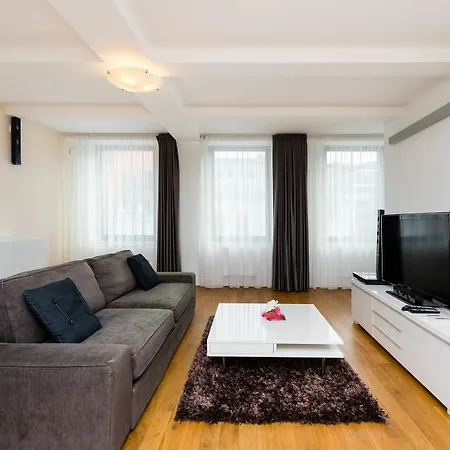 Empirent Karlin Aparthotel