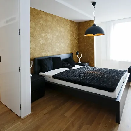 Empirent Karlin Prag