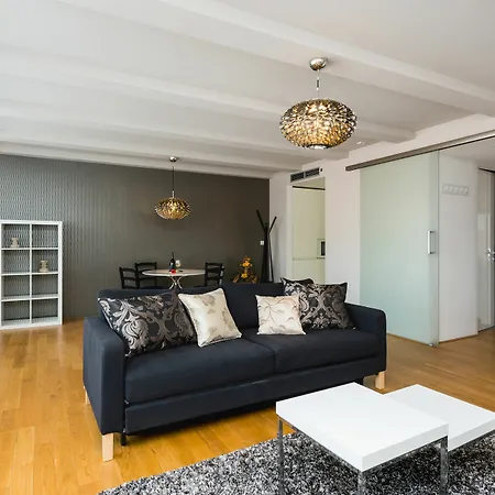 Aparthotel Empirent Karlin