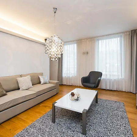 Empirent Karlin Aparthotel