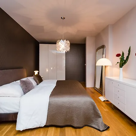 Aparthotel Empirent Karlin 4*