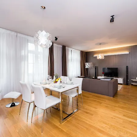 Aparthotel Karlin By Tkc 4*