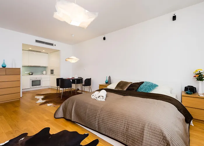 Aparthotel Karlin By Tkc